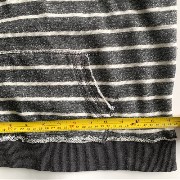 • JO & CO• Grey & White Striped Raw Hem Hoodie Size L - Picture 10 of 11